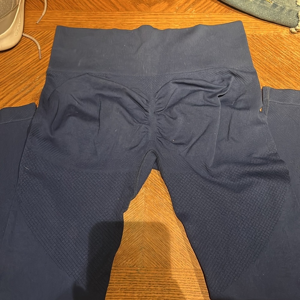 Workout leggings (never worn)